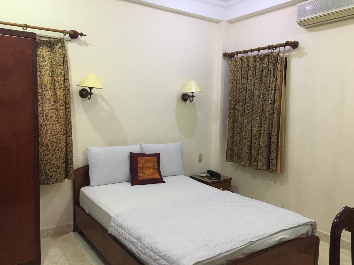 Duyen Sai Gon Hotel Хошимин Екстериор снимка