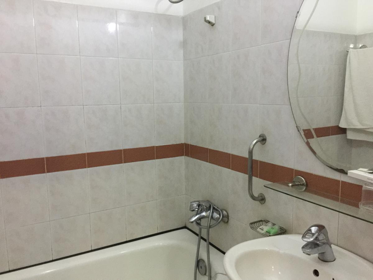 Duyen Sai Gon Hotel Хошимин Екстериор снимка